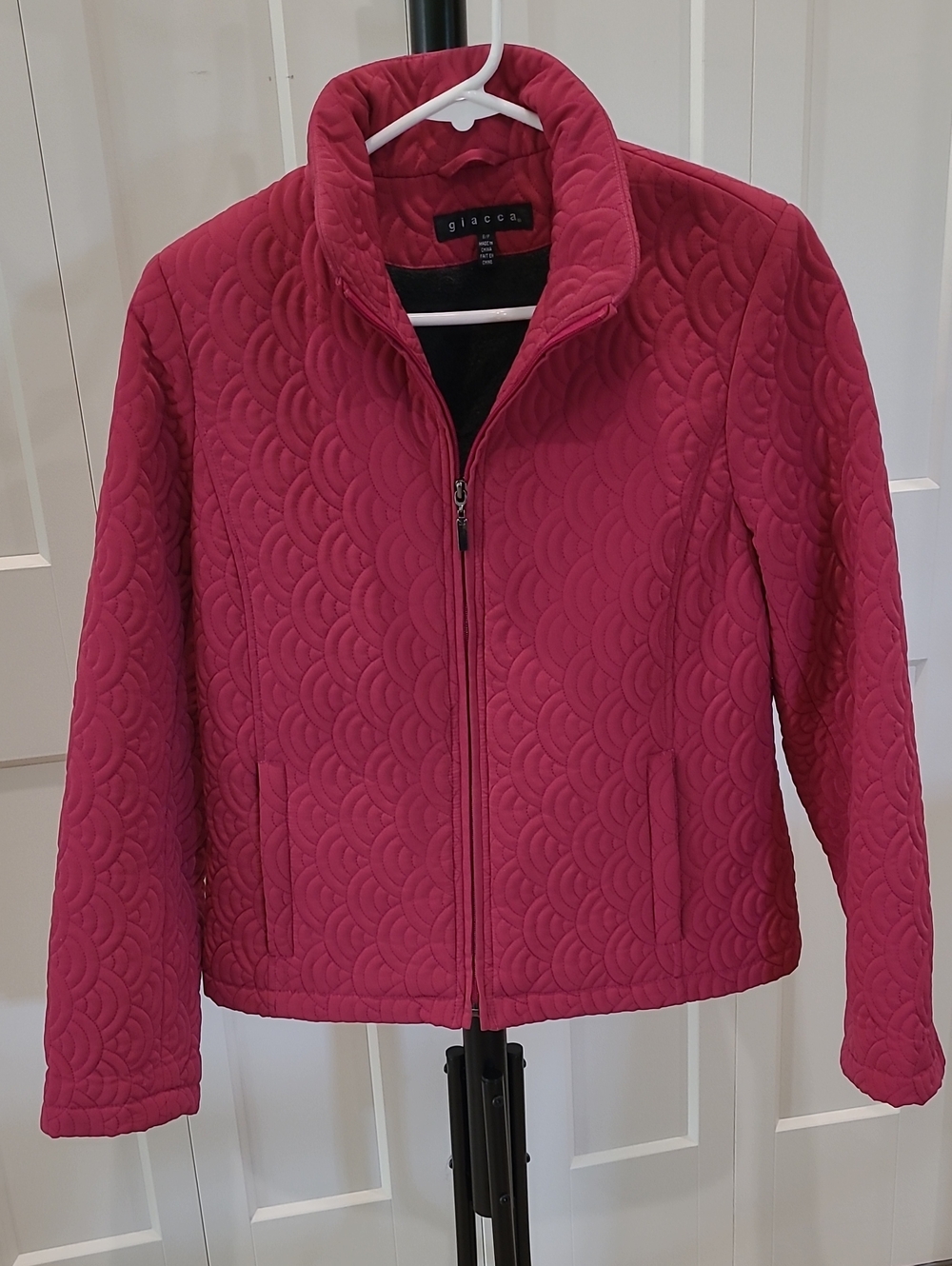 giacca Quilted Scallop-Pattern Zip Jacket in Vibrant Pink